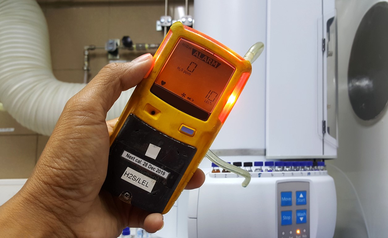 Personal H2S Gas Detector,Check gas leak. Safety concept of safety and security system on offshore oil and gas processing platform, hand hold gas detector.